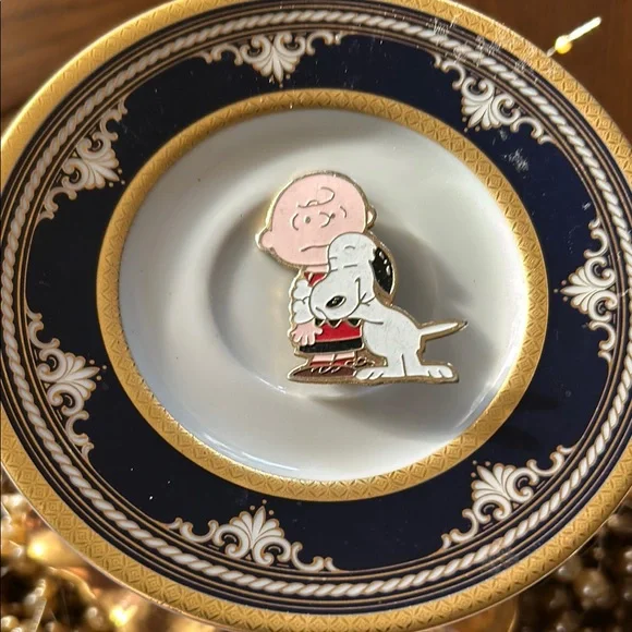 Vintage Enameled Charlie Brown & Snoopy Pin - Picture 1 of 5